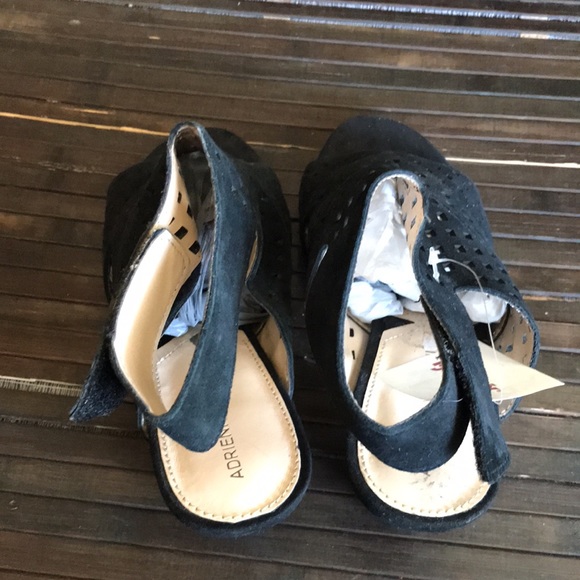 🚨B2G1 New ADRIENNE VITTADINI Black Leather Cut Out Open Toe Short Heel - Picture 3 of 8